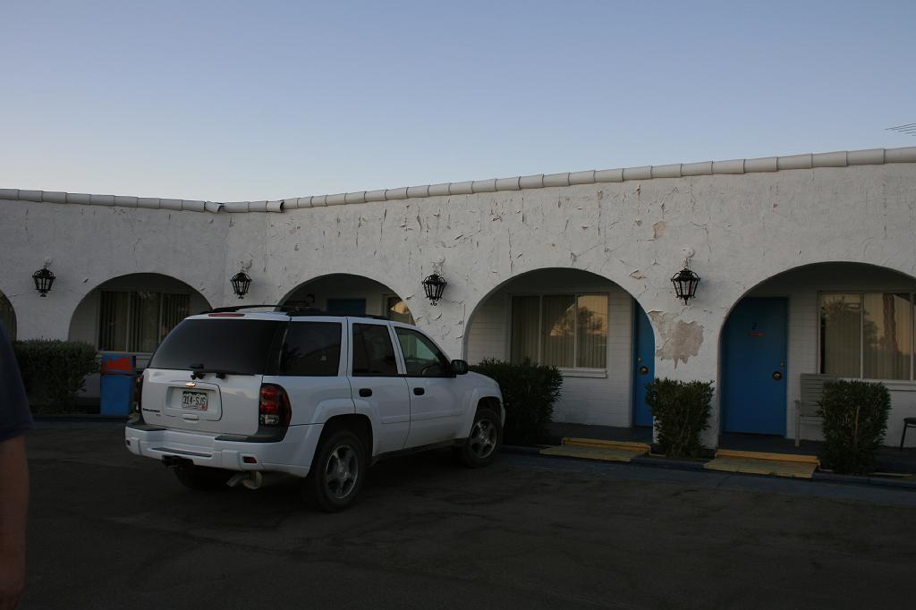 20081021 death valley 001.jpg - Baker - Will's Fargo Motel